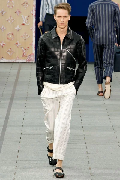 Look 35